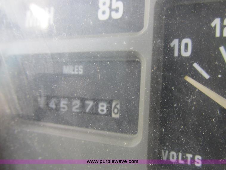 image for item E7288 1997 International 4900 dump truck