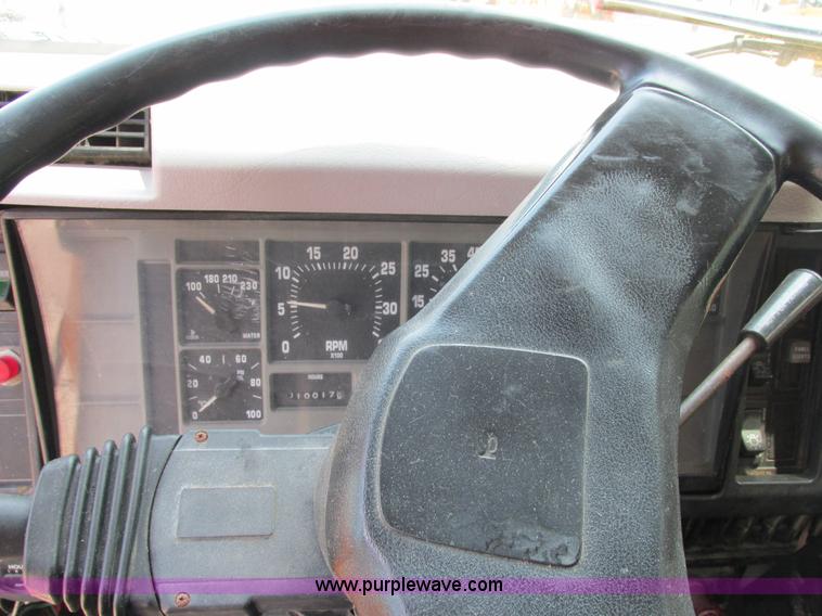 image for item E7288 1997 International 4900 dump truck