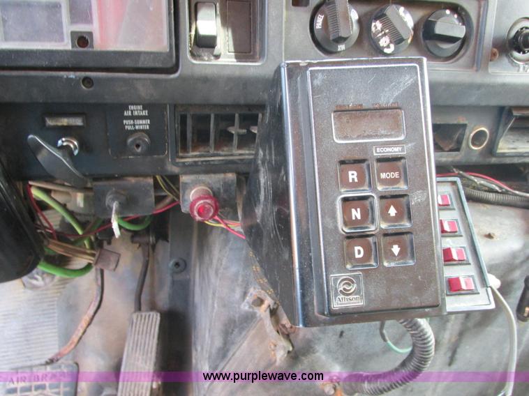 image for item E7288 1997 International 4900 dump truck