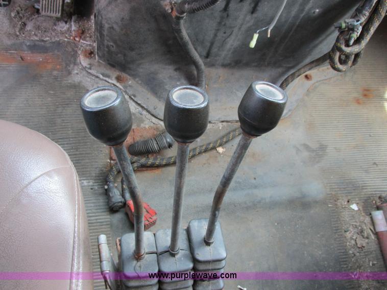 image for item E7288 1997 International 4900 dump truck