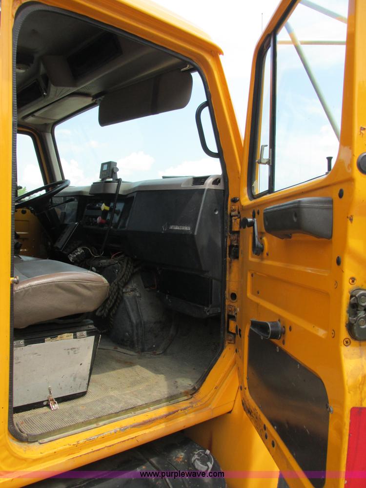image for item E7288 1997 International 4900 dump truck