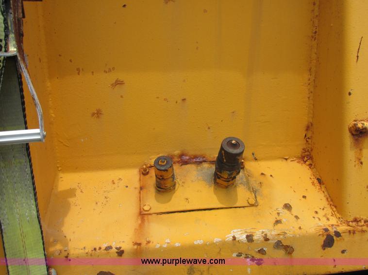 image for item E7288 1997 International 4900 dump truck