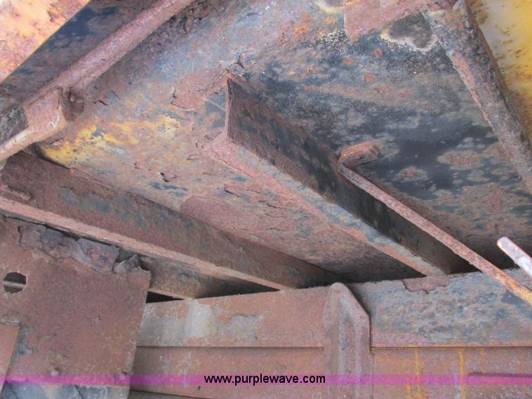 image for item E7288 1997 International 4900 dump truck