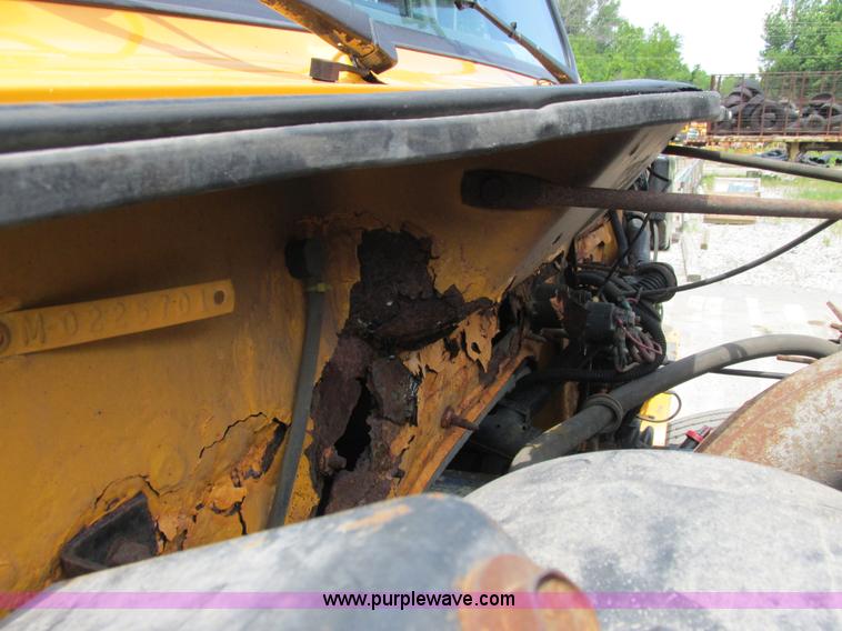 image for item E7288 1997 International 4900 dump truck