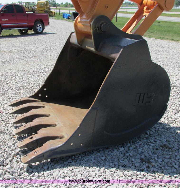 image for item F5163 2004 Case CX330 excavator