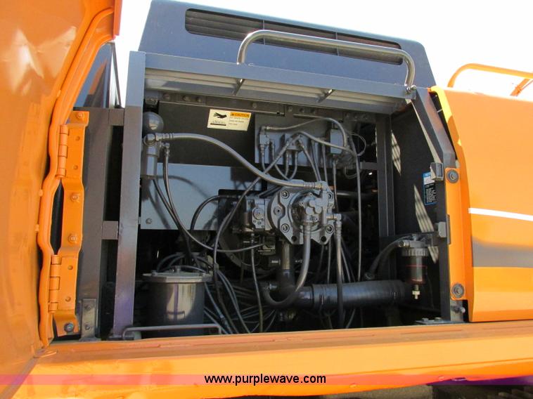 image for item F5163 2004 Case CX330 excavator