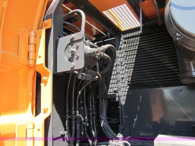 image for item F5163 2004 Case CX330 excavator