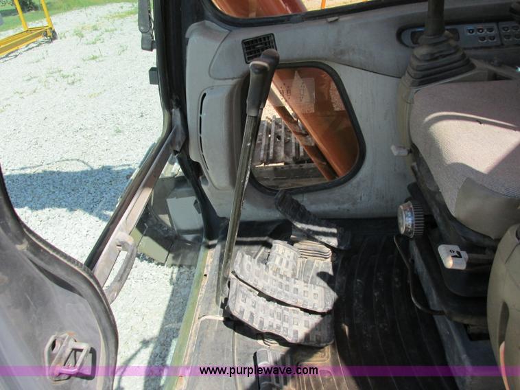 image for item F5163 2004 Case CX330 excavator