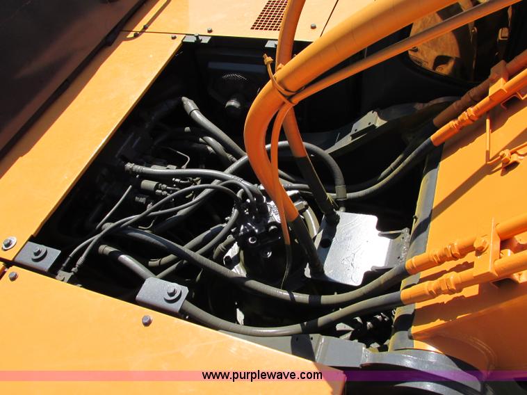 image for item F5163 2004 Case CX330 excavator