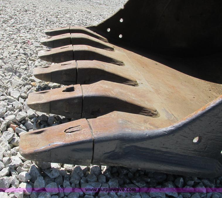 image for item F5163 2004 Case CX330 excavator