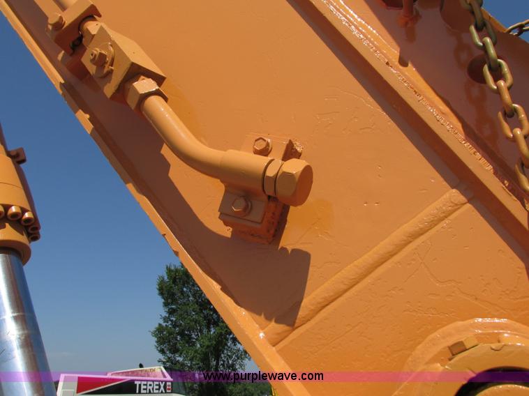 image for item F5163 2004 Case CX330 excavator