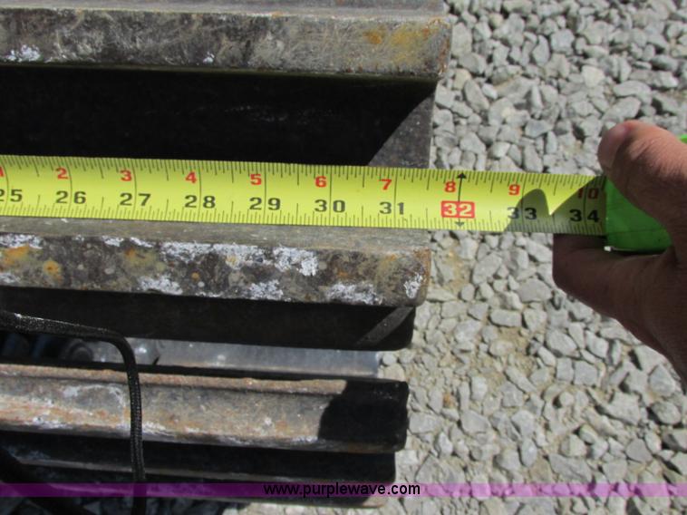 image for item F5163 2004 Case CX330 excavator