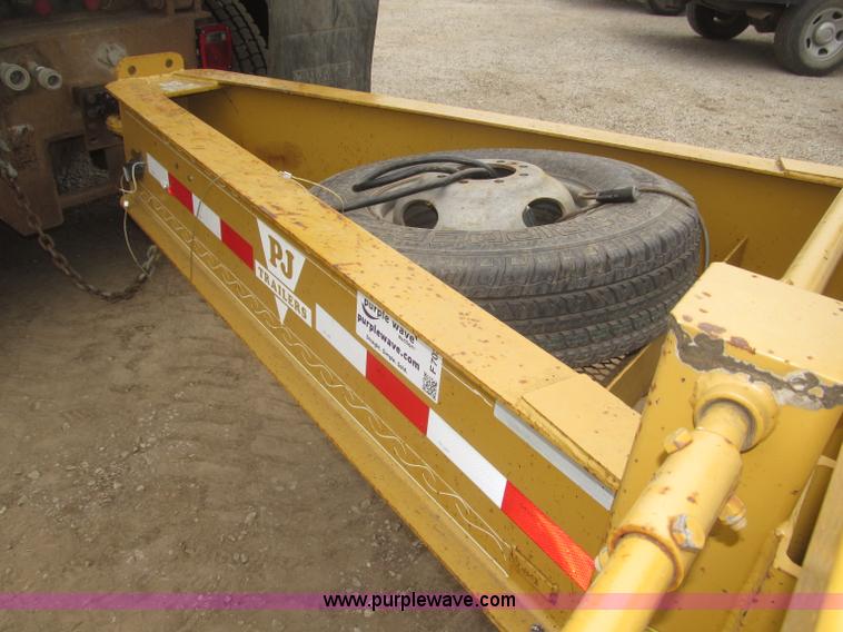 image for item F7028 2003 PJ 28'L deck over tandem axle tag trailer