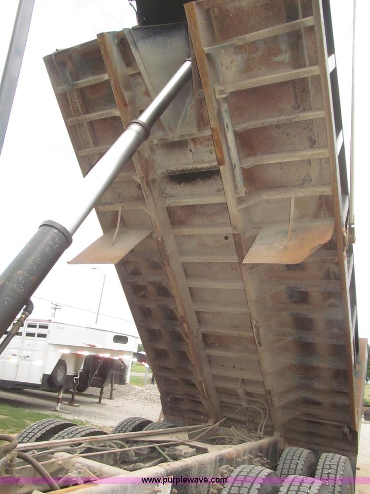 image for item F7029 1999 Sterling L9511 tandem axle dump truck