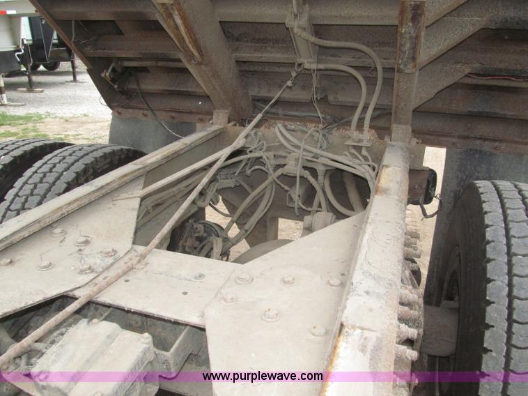 image for item F7029 1999 Sterling L9511 tandem axle dump truck