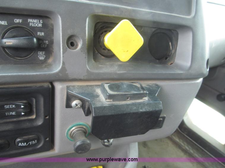 image for item F7029 1999 Sterling L9511 tandem axle dump truck