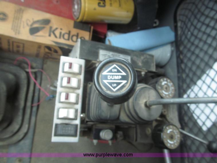 image for item F7029 1999 Sterling L9511 tandem axle dump truck