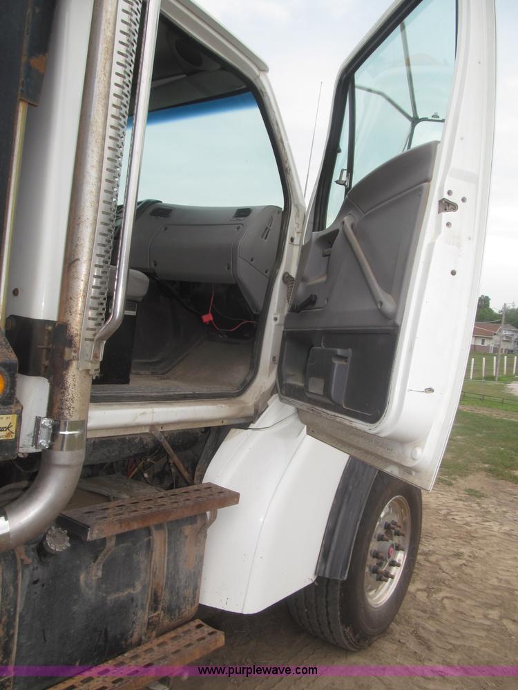 image for item F7029 1999 Sterling L9511 tandem axle dump truck