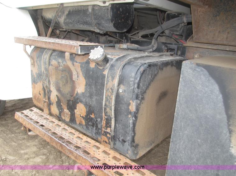 image for item F7029 1999 Sterling L9511 tandem axle dump truck