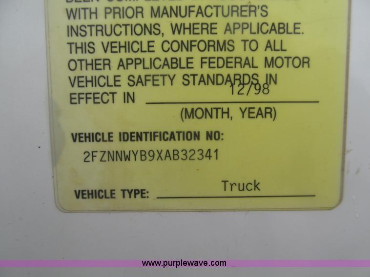 image for item F7029 1999 Sterling L9511 tandem axle dump truck