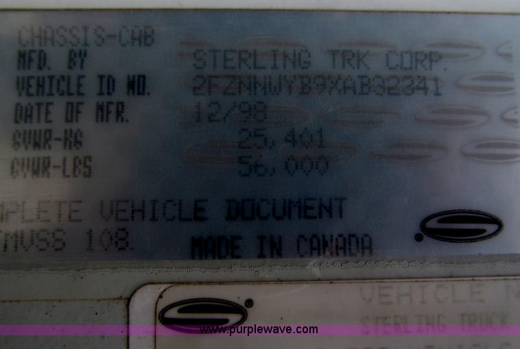 image for item F7029 1999 Sterling L9511 tandem axle dump truck