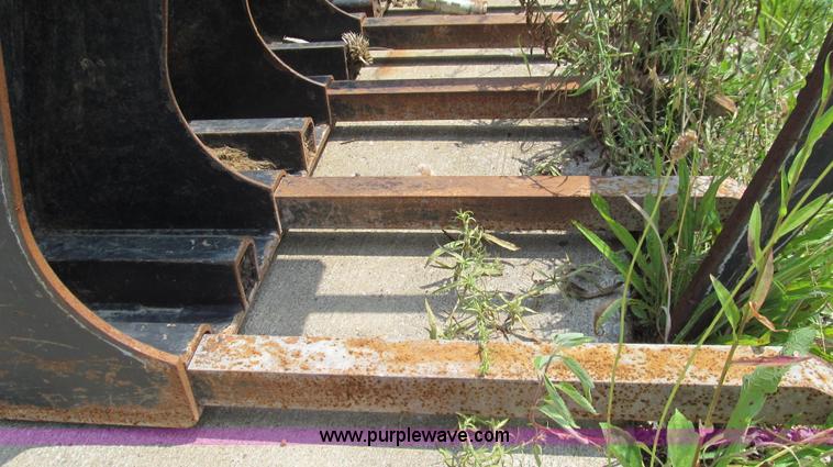 image for item G2032 Bobcat 78" industrial fork grapple