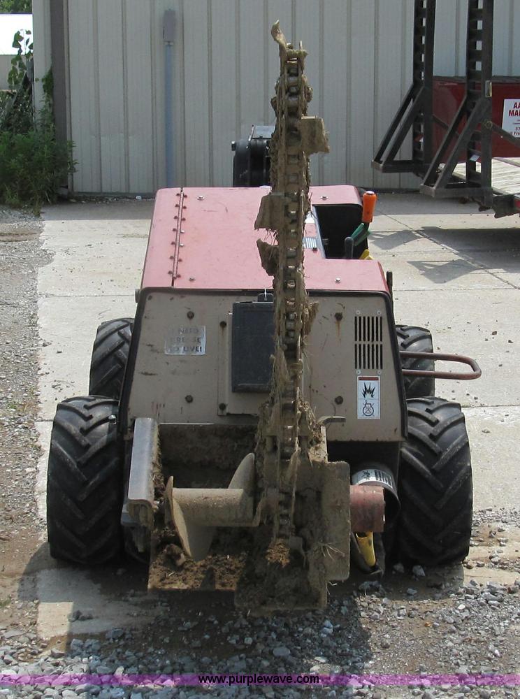 image for item G2035 2000 Ditch Witch 410SXD vibratory plow