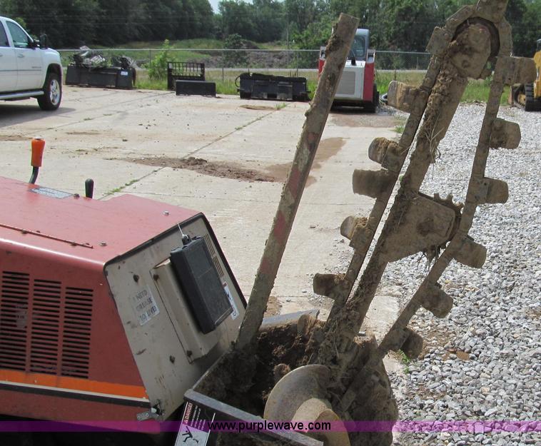 image for item G2035 2000 Ditch Witch 410SXD vibratory plow