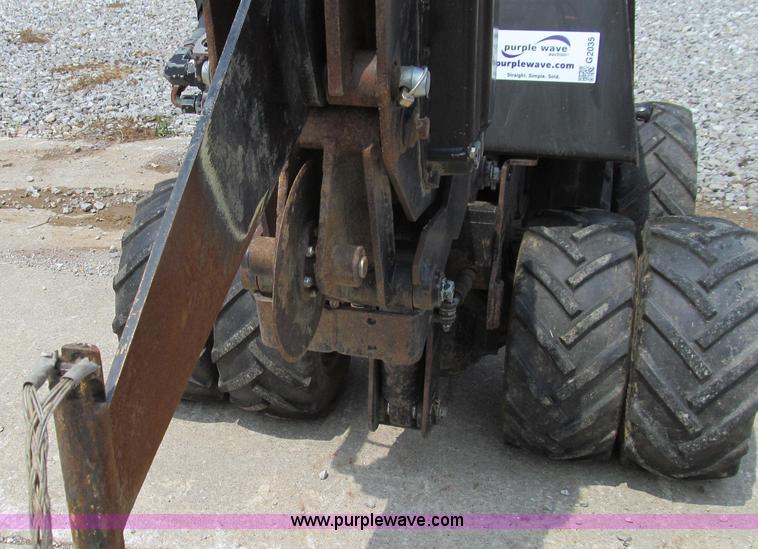 image for item G2035 2000 Ditch Witch 410SXD vibratory plow