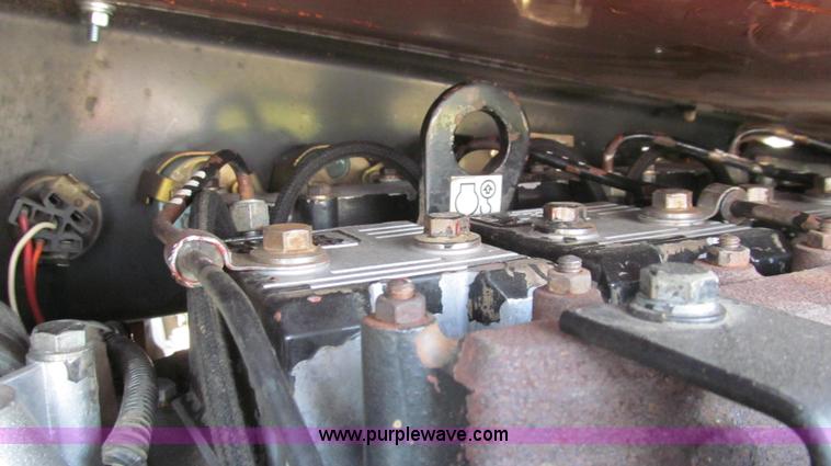 image for item G2035 2000 Ditch Witch 410SXD vibratory plow