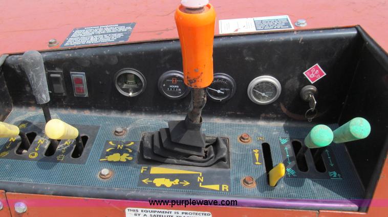 image for item G2035 2000 Ditch Witch 410SXD vibratory plow