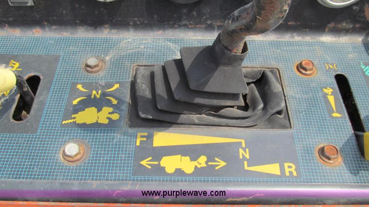 image for item G2035 2000 Ditch Witch 410SXD vibratory plow