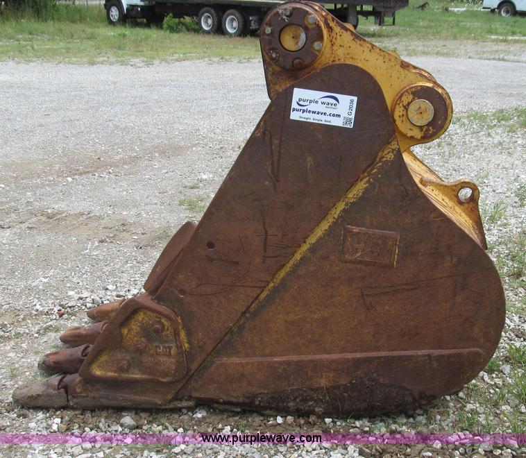 image for item G2036 Caterpillar 36" four tooth excavator bucket