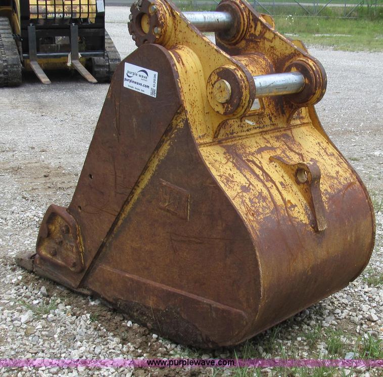 image for item G2036 Caterpillar 36" four tooth excavator bucket