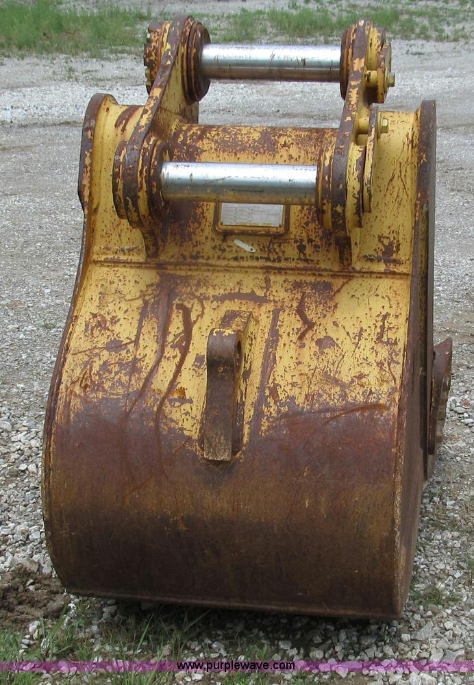 image for item G2036 Caterpillar 36" four tooth excavator bucket