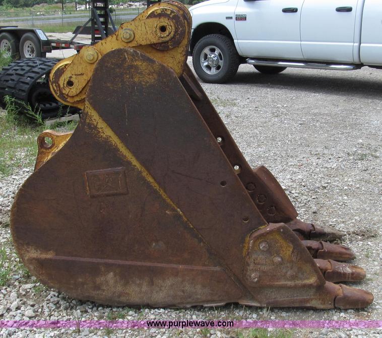 image for item G2036 Caterpillar 36" four tooth excavator bucket