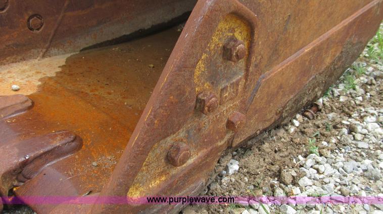 image for item G2036 Caterpillar 36" four tooth excavator bucket