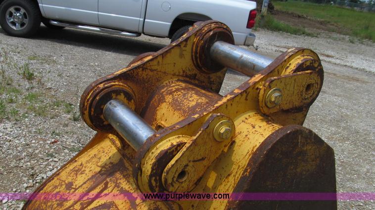 image for item G2036 Caterpillar 36" four tooth excavator bucket