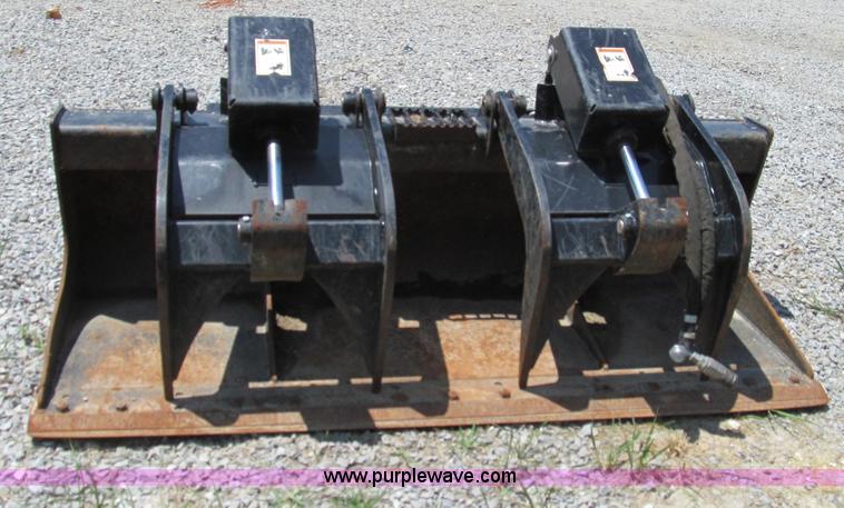 image for item G2037 Caterpillar 157-7225 grapple bucket