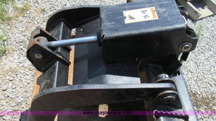 image for item G2037 Caterpillar 157-7225 grapple bucket