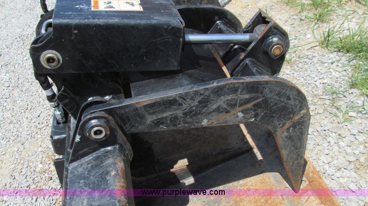 image for item G2037 Caterpillar 157-7225 grapple bucket