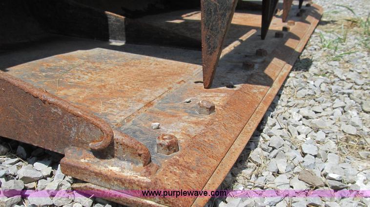 image for item G2037 Caterpillar 157-7225 grapple bucket