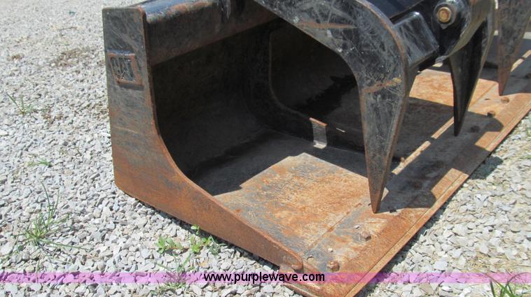 image for item G2037 Caterpillar 157-7225 grapple bucket