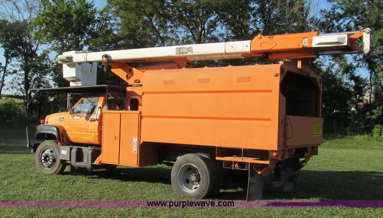 image for item G2038 1999 GMC C7500 bucket/tree trimming truck