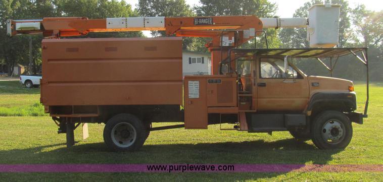 image for item G2038 1999 GMC C7500 bucket/tree trimming truck