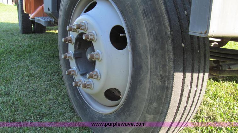 image for item G2038 1999 GMC C7500 bucket/tree trimming truck