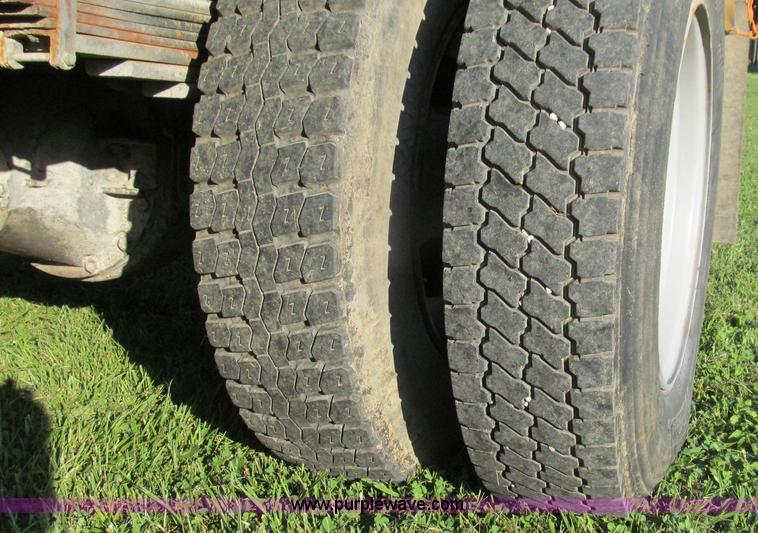 image for item G2038 1999 GMC C7500 bucket/tree trimming truck