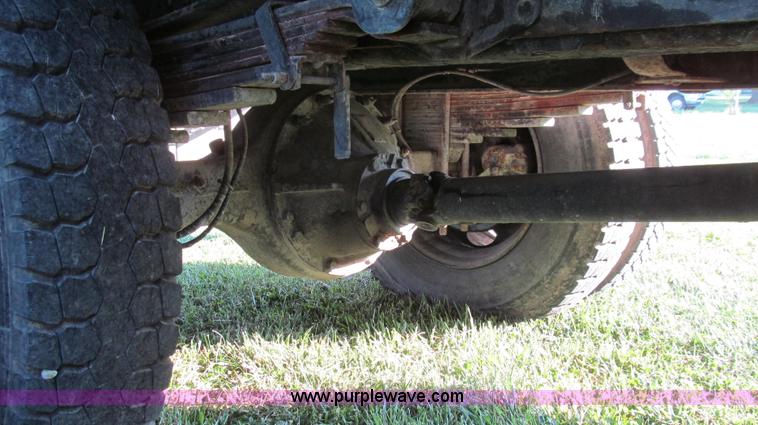 image for item G2038 1999 GMC C7500 bucket/tree trimming truck