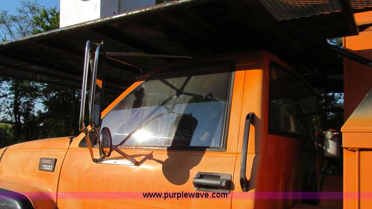 image for item G2038 1999 GMC C7500 bucket/tree trimming truck