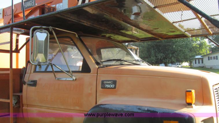 image for item G2038 1999 GMC C7500 bucket/tree trimming truck